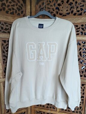 GAP Men's Beige Logo Crewneck Sweatshirt